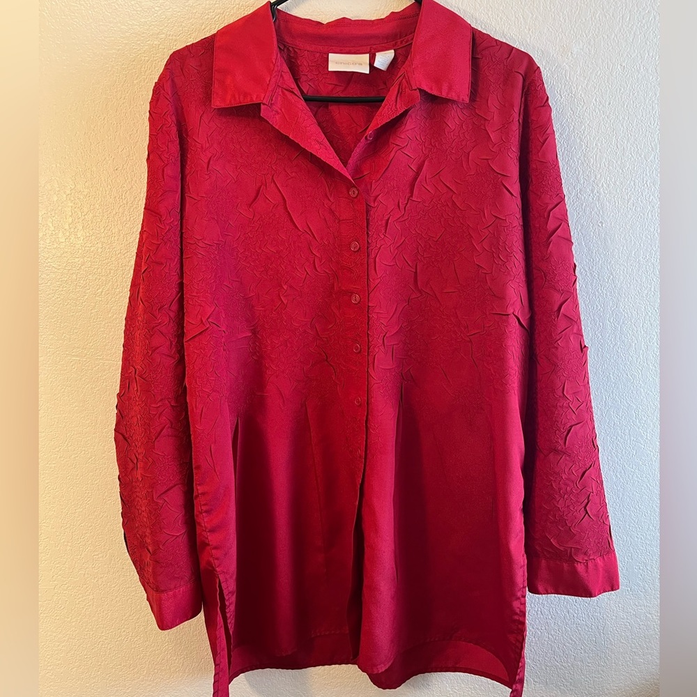 Chicos size 2 Womens Holiday Button Down Blouse 100% polyester, Long Sleeve